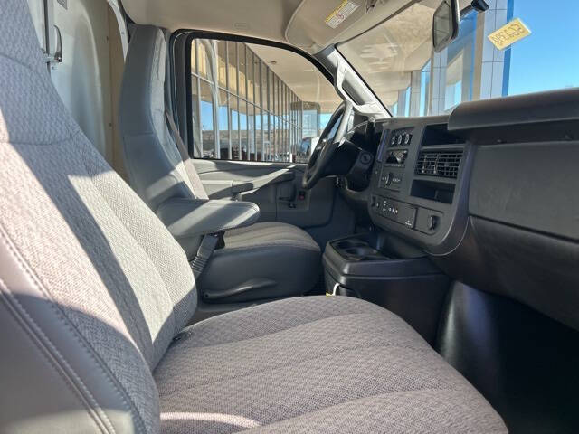 2025 Chevrolet Express 3500