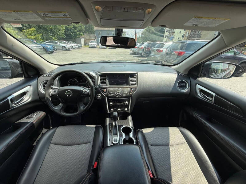 2019 Nissan Pathfinder SV