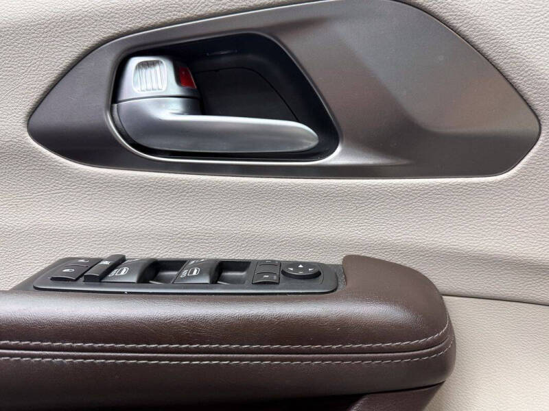 2017 Chrysler Pacifica Touring-L Plus