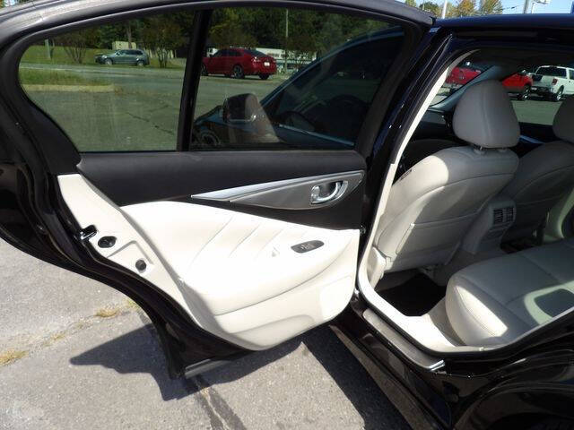 2015 Infiniti Q50 Premium