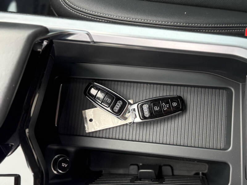 2019 Audi e-tron quattro Premium Plus