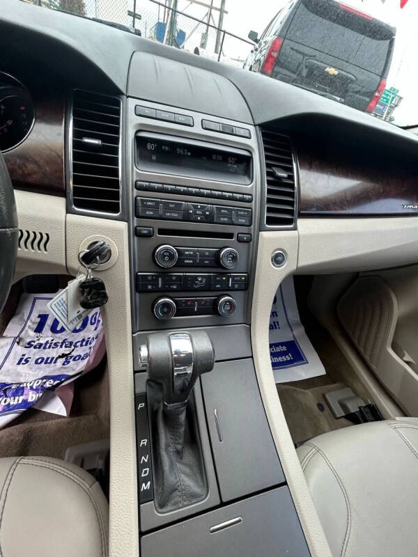 2011 Ford Taurus SEL