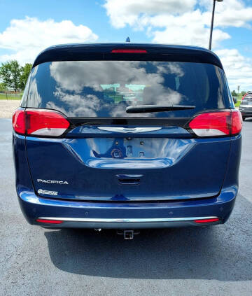 2017 Chrysler Pacifica Touring-L