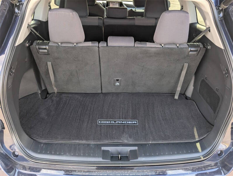 2020 Toyota Highlander LE