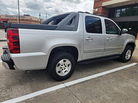 2011 Chevrolet Avalanche LS