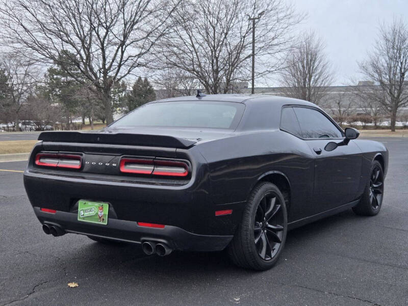 2016 Dodge Challenger SXT Plus