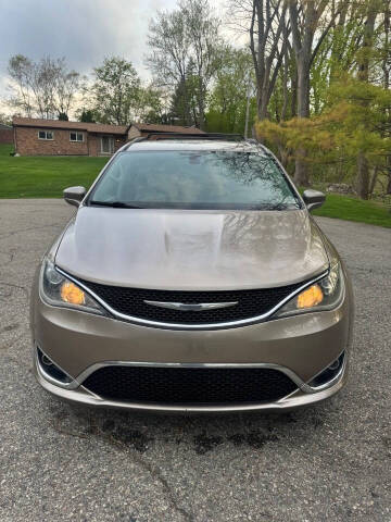 2017 Chrysler Pacifica Touring-L