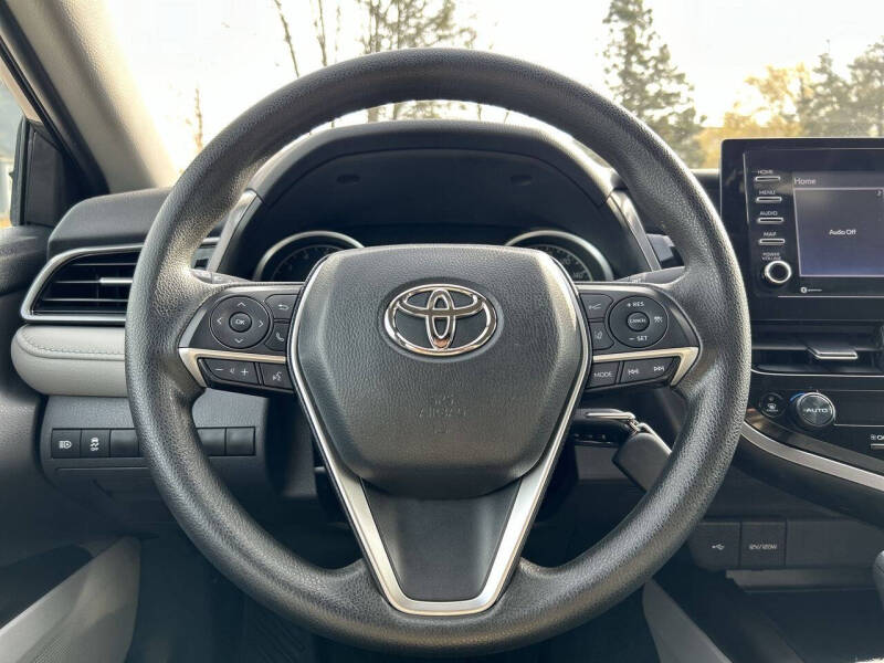 2023 Toyota Camry LE photo 13