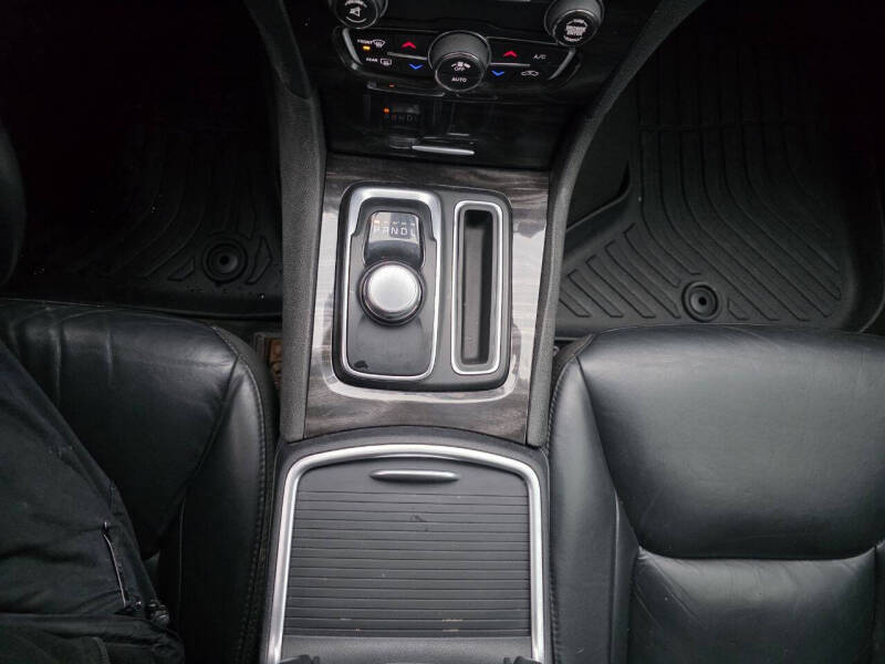 2016 Chrysler 300 Limited Anniversary