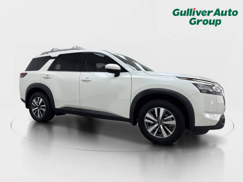 2022 Nissan Pathfinder SL