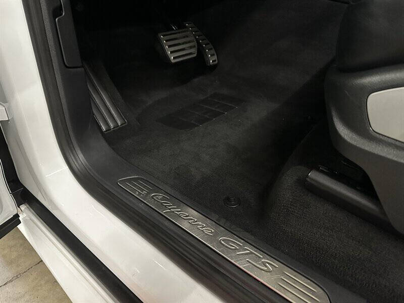 2013 Porsche Cayenne GTS