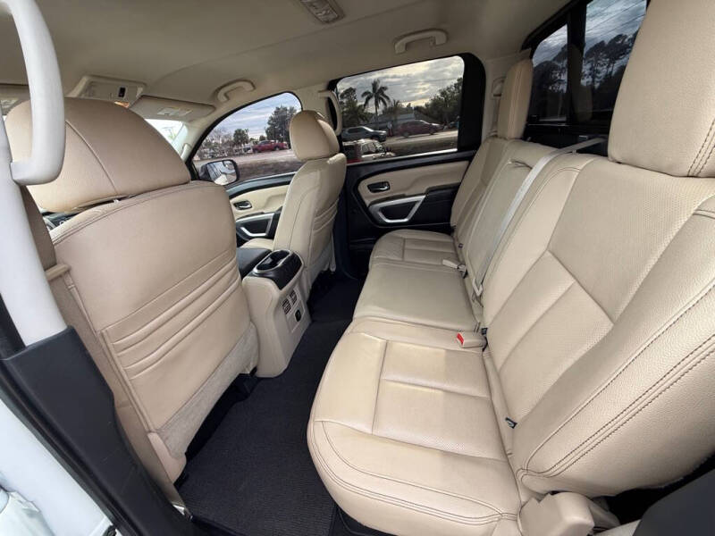 2017 Nissan Titan SV