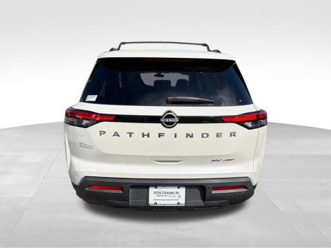 2022 Nissan Pathfinder SV