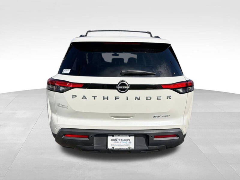 2022 Nissan Pathfinder SV