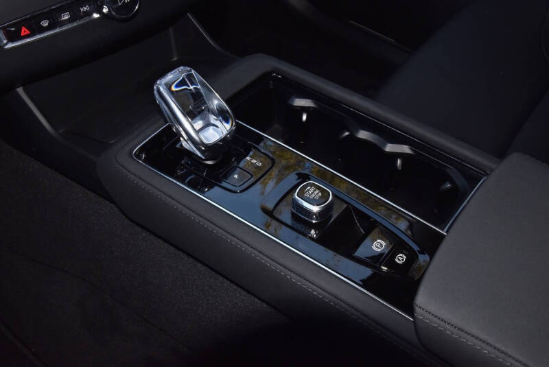 2025 Volvo XC90 B6 Plus Bright Theme 7P