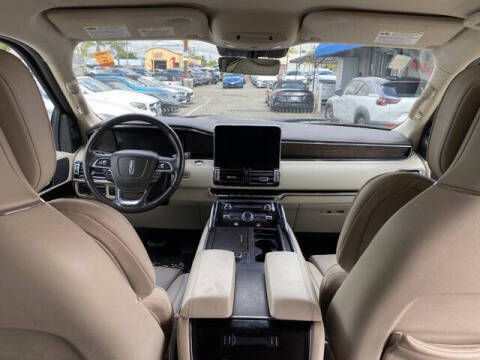 2019 Lincoln Navigator Select