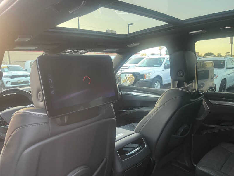 2025 Cadillac Escalade-V ESV