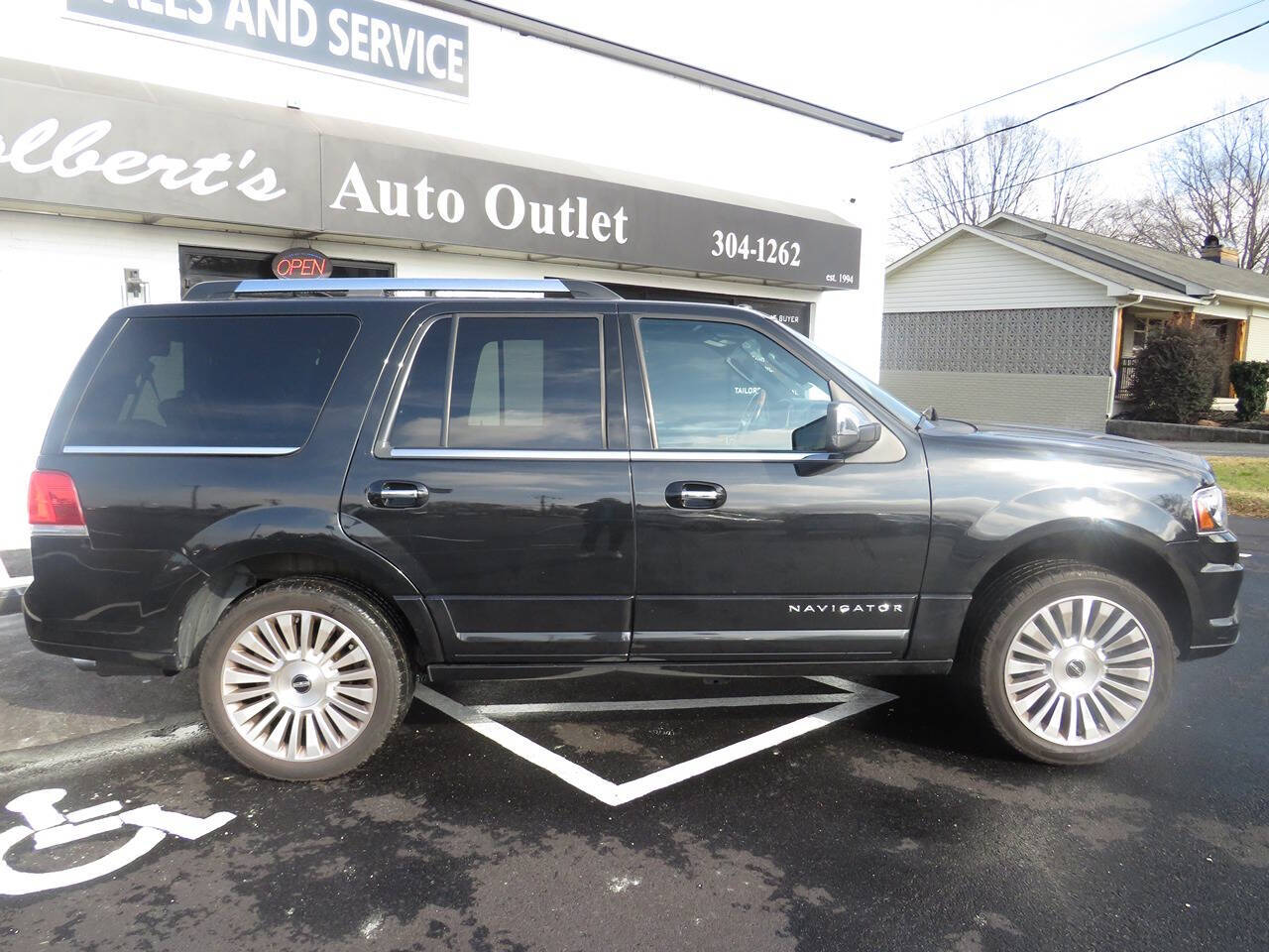 2015 Lincoln Navigator for sale at Colbert's Auto Outlet in Hickory, NC