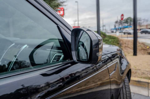 2023 Land Rover Discovery P300 S R-Dynamic