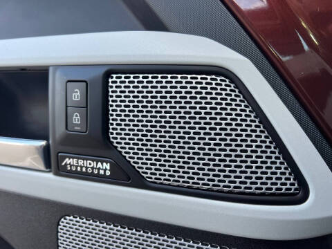 2023 Land Rover Defender 130 SE