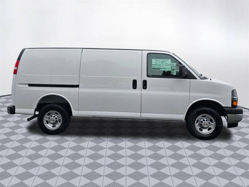 2025 Chevrolet Express 2500