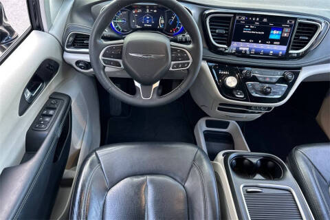 2022 Chrysler Pacifica Hybrid Touring L