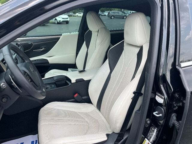 2021 Lexus ES 350 33