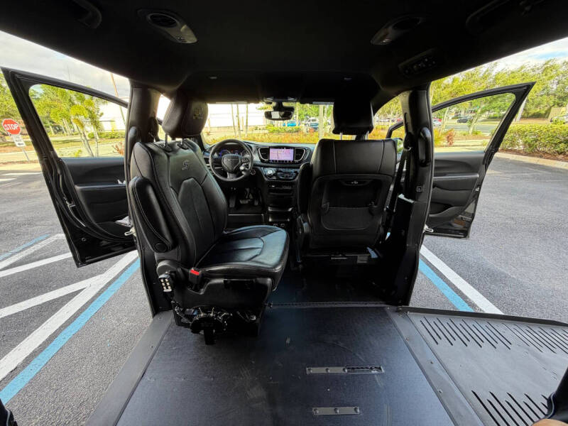 2021 Chrysler Pacifica Touring L