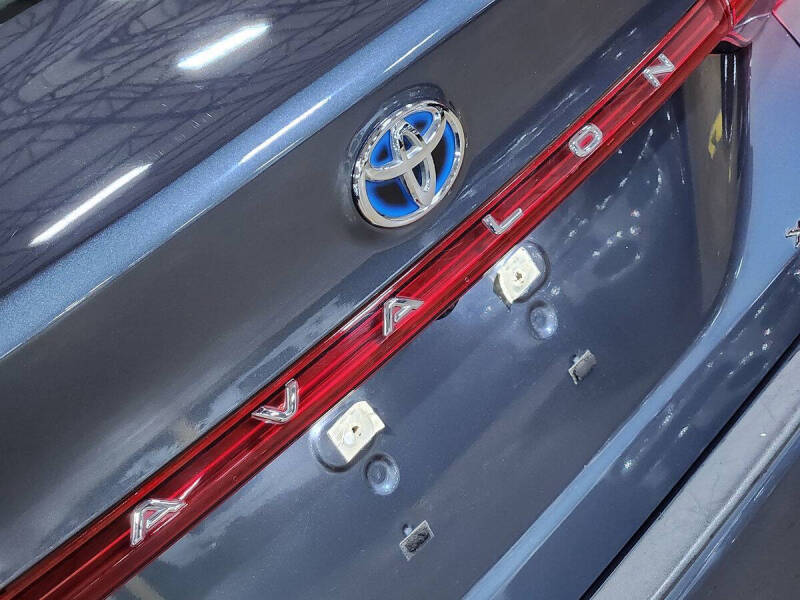 2021 Toyota Avalon Hybrid XLE