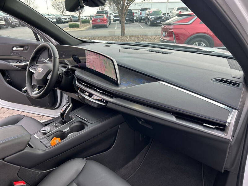 2025 Cadillac XT4 Sport