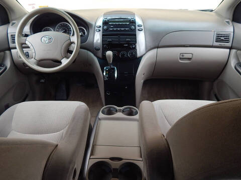 2007 Toyota Sienna LE 8-Passenger