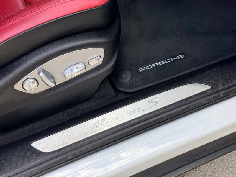 2017 Porsche Macan S