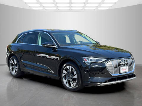 2022 Audi e-tron quattro Premium Plus