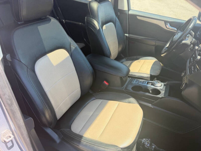 2022 Ford Escape Titanium