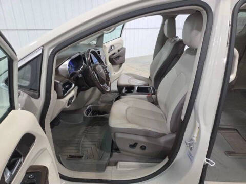 2017 Chrysler Pacifica Touring-L Plus