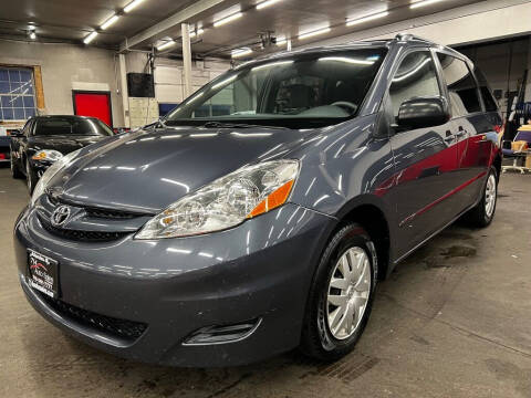 2006 Toyota Sienna for sale at 714 AUTO SALES OF VALPARAISO, LLC in Valparaiso IN