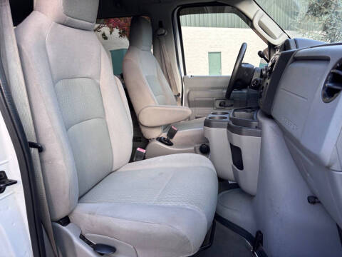 2009 Ford E-Series E-350 SD XLT