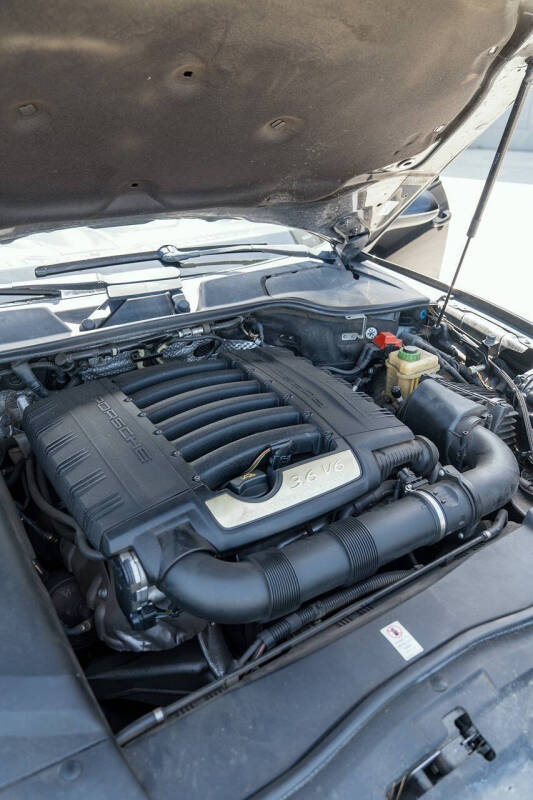 2017 Porsche Cayenne Platinum Edition