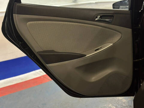 2012 Hyundai Accent SE
