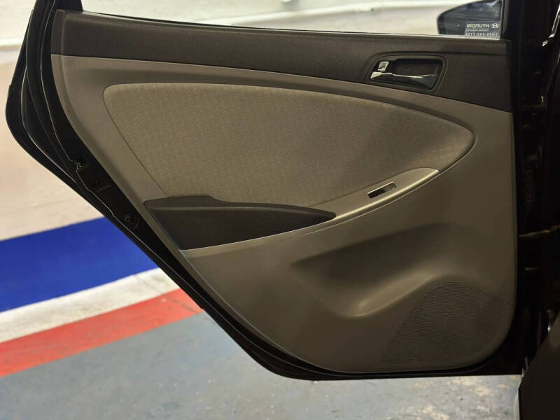 2012 Hyundai Accent SE