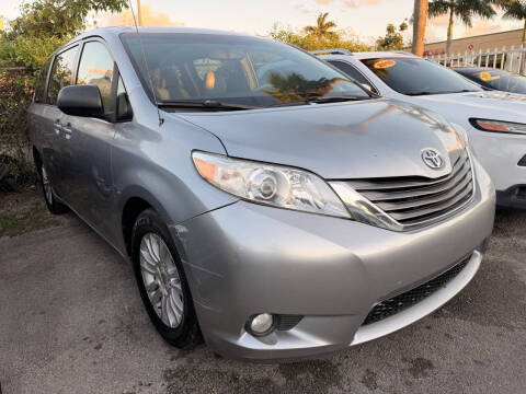 2011 Toyota Sienna XLE 8-Passenger