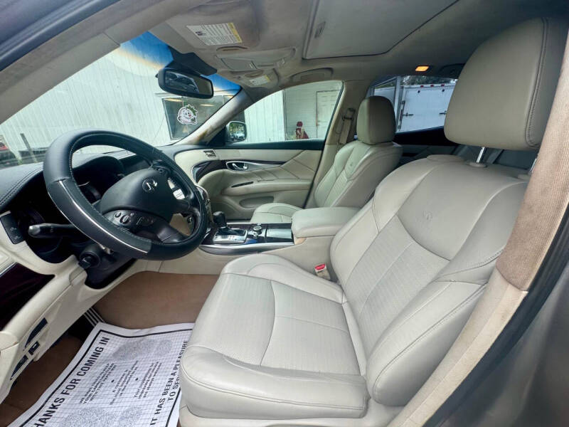 2012 Infiniti M56