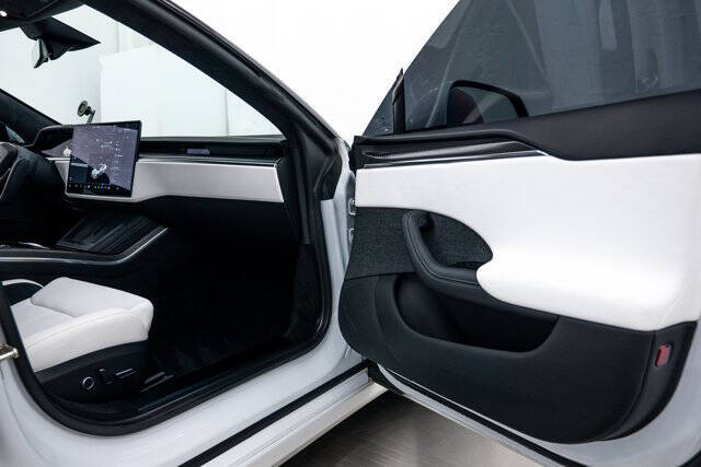 2022 Tesla Model S Plaid