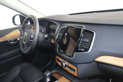 2025 Volvo XC90 B5 Plus Bright Theme