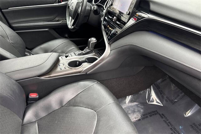 2021 Toyota Camry Hybrid XLE