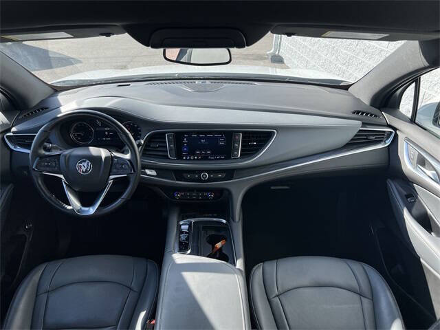 2022 Buick Enclave Essence