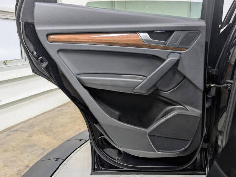 2025 Audi Q5 quattro Premium 40 TFSI