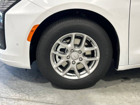 2027 Chrysler Pacifica Select