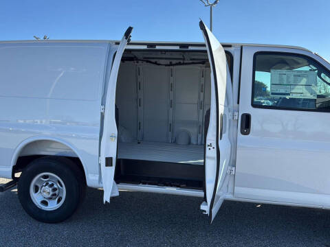 2025 Chevrolet Express 2500