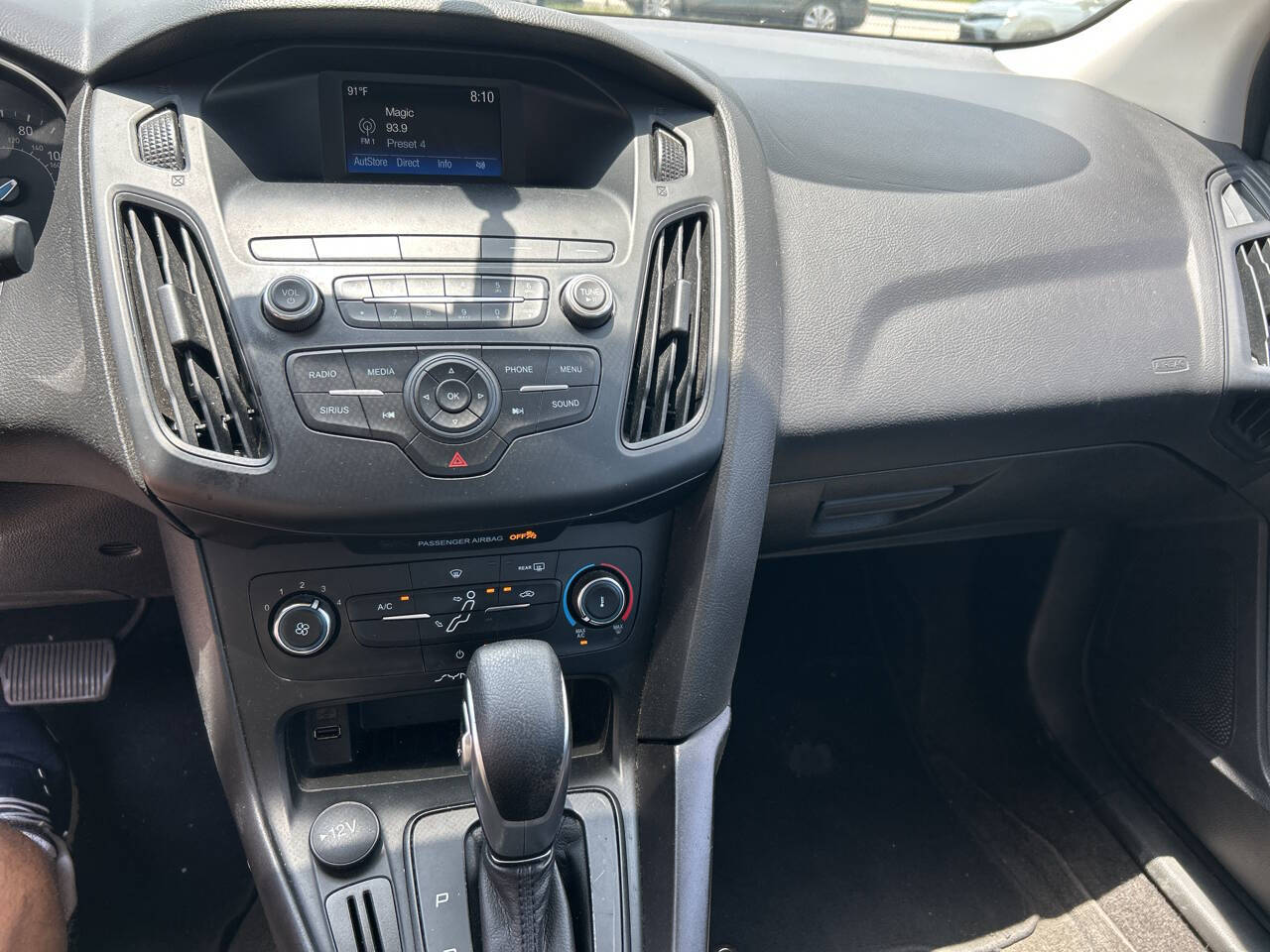 Dk. Gray 2018 Ford Focus SE SE 4dr Sedan 15